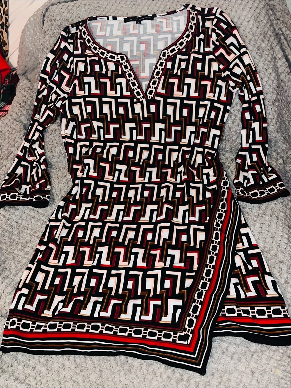 White House Black Market Black, White & Red Geometric V‑Neck Mini Dress